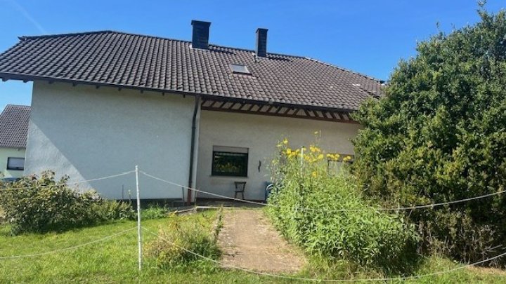 Großzügiges freistehendes 1-2 Familienhaus in ruhiger Lage in Saarwellingen zu verkaufen