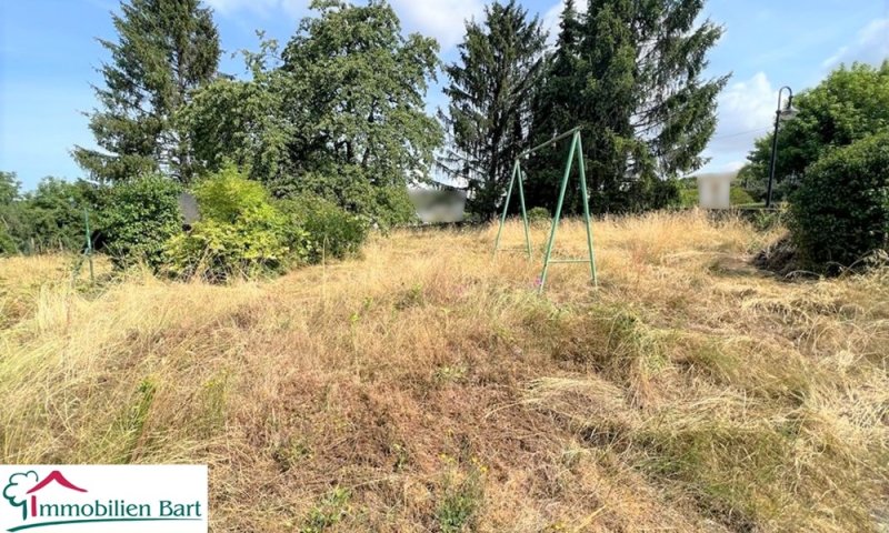 8 AR BAUGRUNDSTÜCK + WOHNHAUS MIT 3 WOHNEINHEITEN IN TOP LAGE VON PERL-NENNIG!