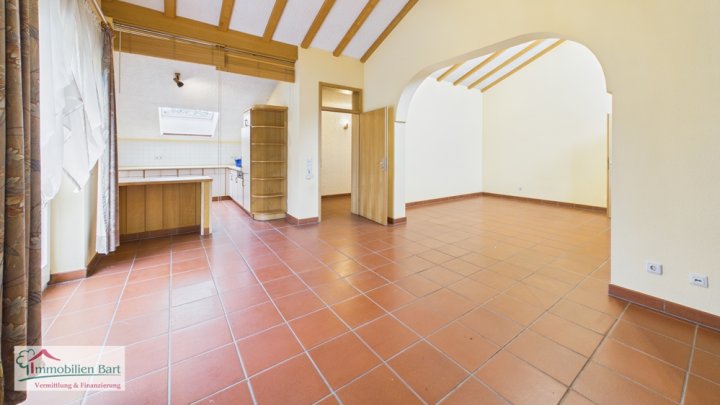 GROßZÜGIGES MEHRGENERATIONENHAUS MIT WELLNESSBEREICH UND VIELSEITIGEN NUTZUNGSMÖGLICHKEITEN