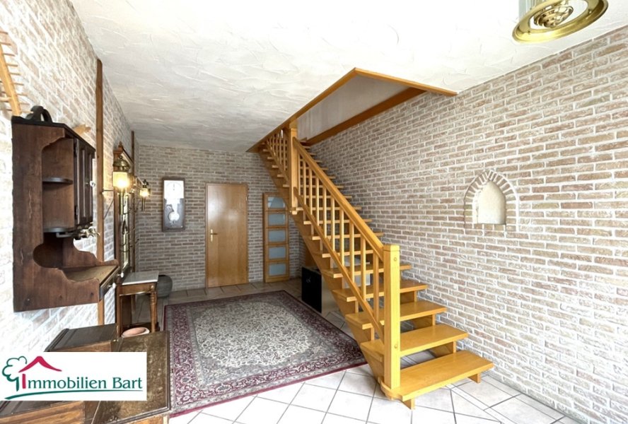 Diele mit Treppe zum OG