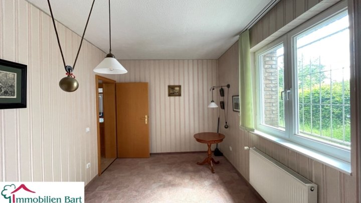 ATTRAKTIVES ANWESEN MIT VIEL PLATZ INNEN & AUßEN!