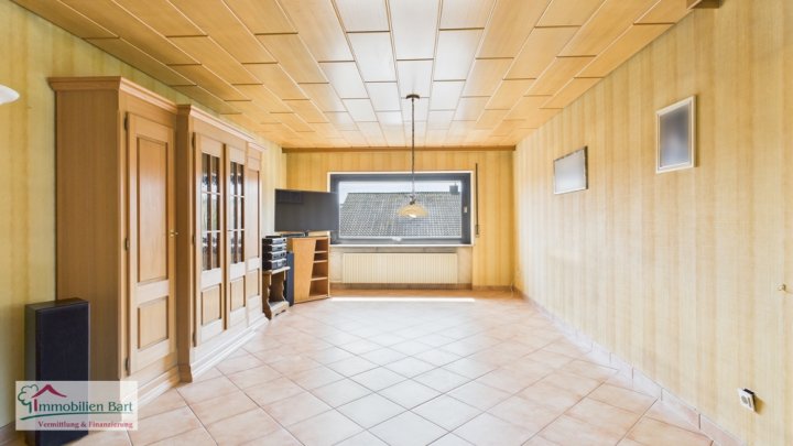 SCHMELZ-HÜTTERSDORF: WOHNHAUS IN RUHIGER LAGE MIT GROSSEM GARTEN!