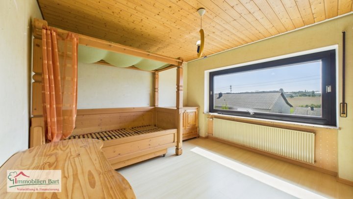 SCHMELZ-HÜTTERSDORF: WOHNHAUS IN RUHIGER LAGE MIT GROSSEM GARTEN!