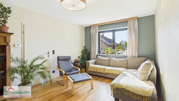 GEPFLEGTES EINFAMILIENHAUS MIT GARTEN,SCHEUNE UND VIEL PLATZ IN RUHIGER LAGE