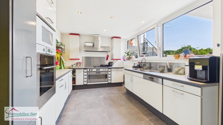 GEPFLEGTES EINFAMILIENHAUS MIT GARTEN,SCHEUNE UND VIEL PLATZ IN RUHIGER LAGE