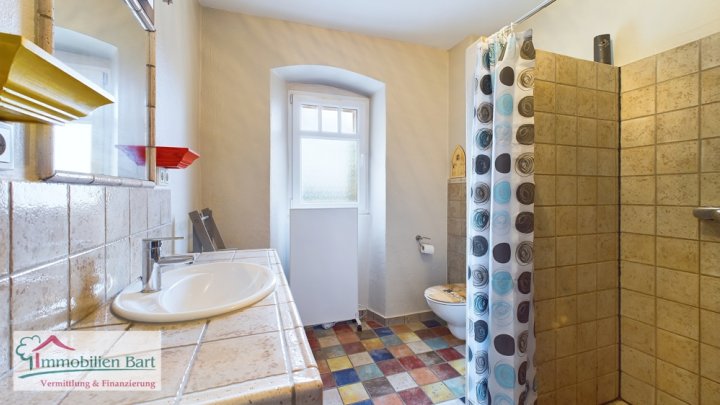 PERL: SOFORT BEZIEHBAR, WOHNUNG MIT KAMINOFEN IM 3 FAMILIENHAUS.