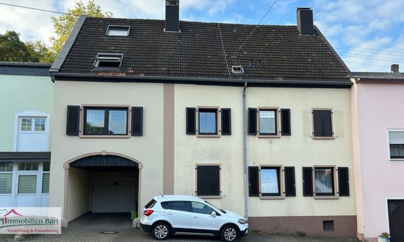PERL: 4-FAMILIENHAUS MIT GARTEN UND GARAGE IN RUHIGER WOHNLAGE!