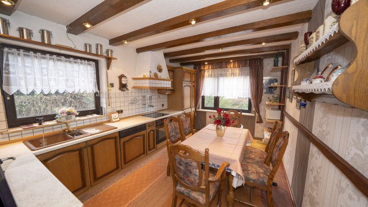 Gepflegtes Ein - Zweifamilienhaus ruhig gelegen im Grünen