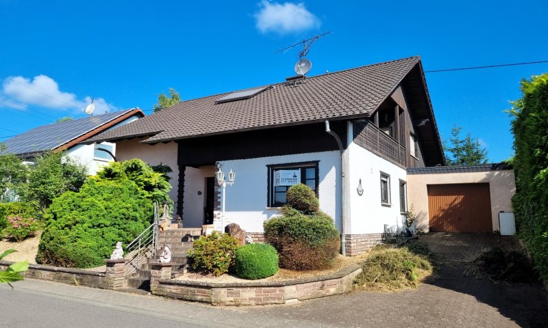 Ein - Zweifamilienhaus in hervorragender Lage von Diefflen