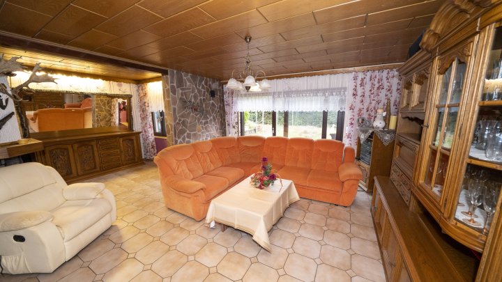 Gepflegtes Ein - Zweifamilienhaus ruhig gelegen im Grünen