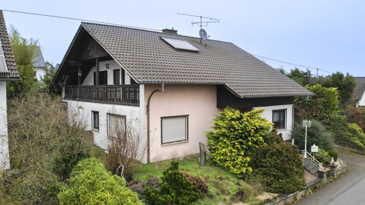 Ein - Zweifamilienhaus in hervorragender Lage von Diefflen