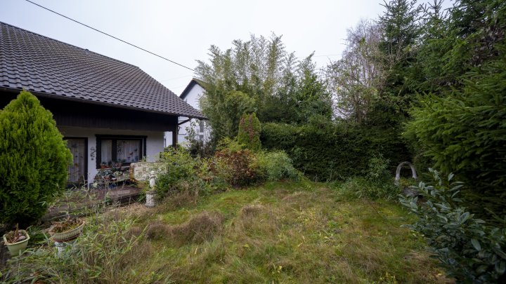 Gepflegtes Ein - Zweifamilienhaus ruhig gelegen im Grünen