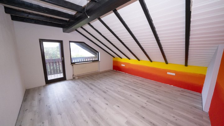 Gepflegtes Ein - Zweifamilienhaus ruhig gelegen im Grünen