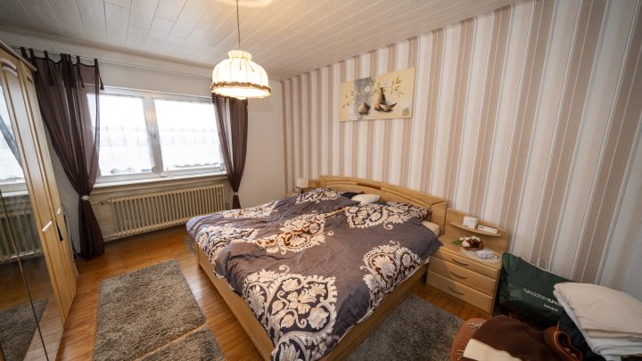 Gepflegtes Zweifamilienhaus in ruhiger Nebenstraße  von Riegelsberg