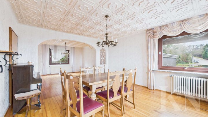 Großzügiges Ein-/Zweifamilienhaus mit traumhaftem Fernblick und großem Grundstück