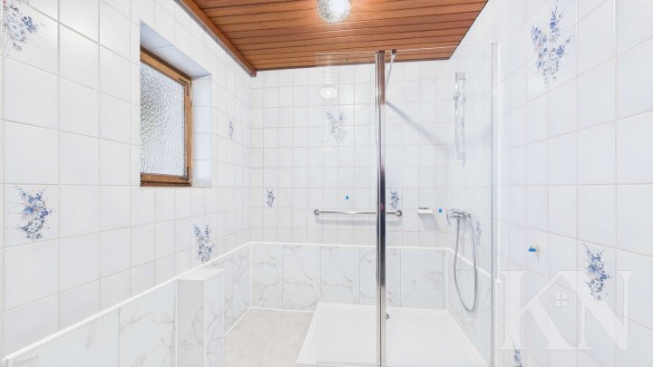 Großzügiges Ein-/Zweifamilienhaus mit traumhaftem Fernblick und großem Grundstück