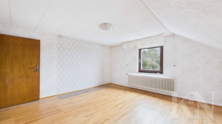 Großzügiges Ein-/Zweifamilienhaus mit traumhaftem Fernblick und großem Grundstück