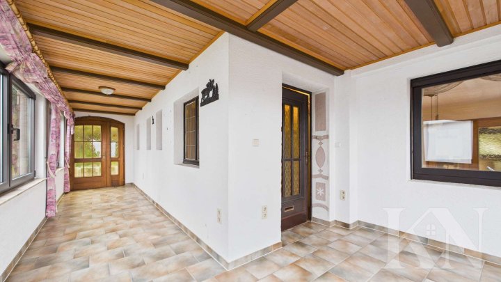 Großzügiges Ein-/Zweifamilienhaus mit traumhaftem Fernblick und großem Grundstück