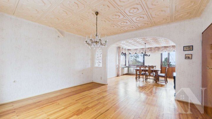 Großzügiges Ein-/Zweifamilienhaus mit traumhaftem Fernblick und großem Grundstück