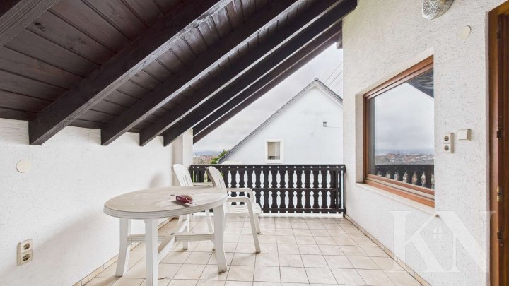 Großzügiges Ein-/Zweifamilienhaus mit traumhaftem Fernblick und großem Grundstück