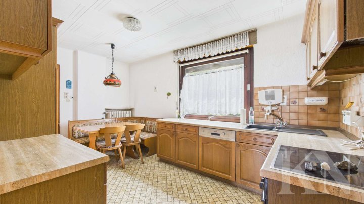 Großzügiges Ein-/Zweifamilienhaus mit traumhaftem Fernblick und großem Grundstück