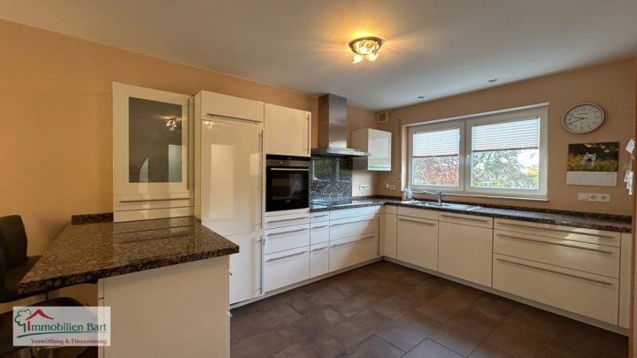 TOP LAGE! 3 SZ / GARTEN + GROSSE GARAGE IN PERL!