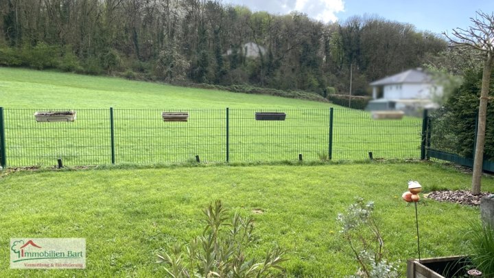 TOP LAGE! 3 SZ / GARTEN + GROSSE GARAGE IN PERL!