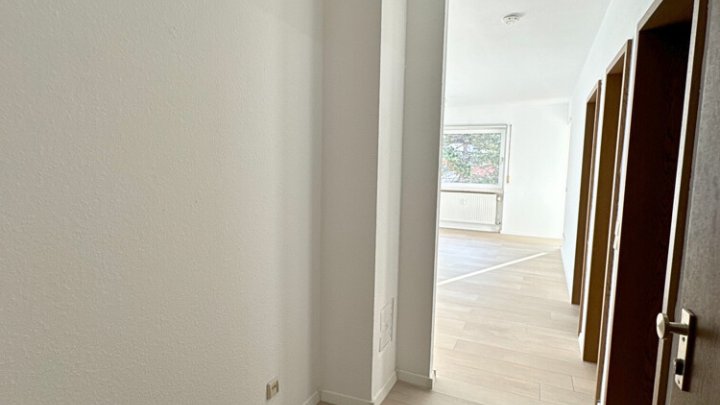 Gepflegte 2-ZKB-Wohnung mit Balkon & Außenstellplatz