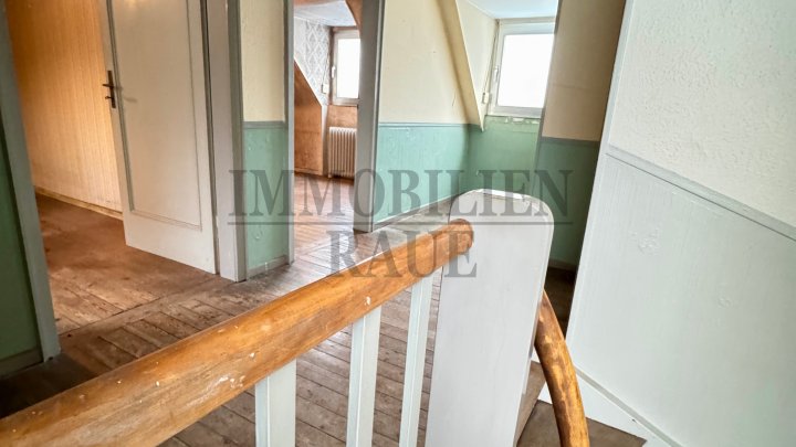 FREISTEHENDES 1 FAMILIENHAUS MIT GARTEN UND GARAGE - RENOVIERUNGSBEDARF - IN DUDWEILER-SÜD