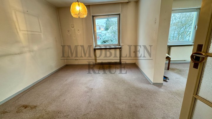 FREISTEHENDES 1 FAMILIENHAUS MIT GARTEN UND GARAGE - RENOVIERUNGSBEDARF - IN DUDWEILER-SÜD