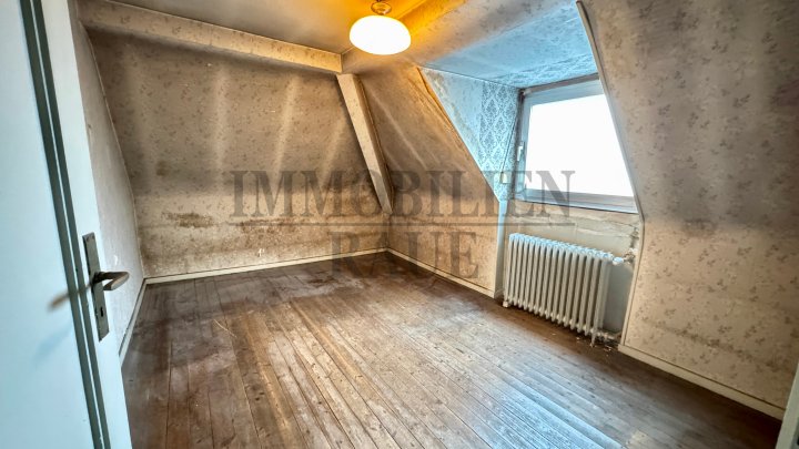 FREISTEHENDES 1 FAMILIENHAUS MIT GARTEN UND GARAGE - RENOVIERUNGSBEDARF - IN DUDWEILER-SÜD