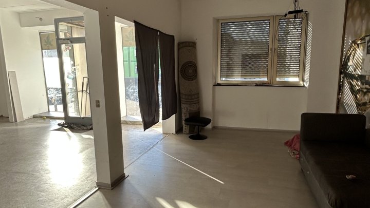 Zweifamilienhaus mit Gewerbeeinheit in Landsweiler - Reden zu verkaufen 