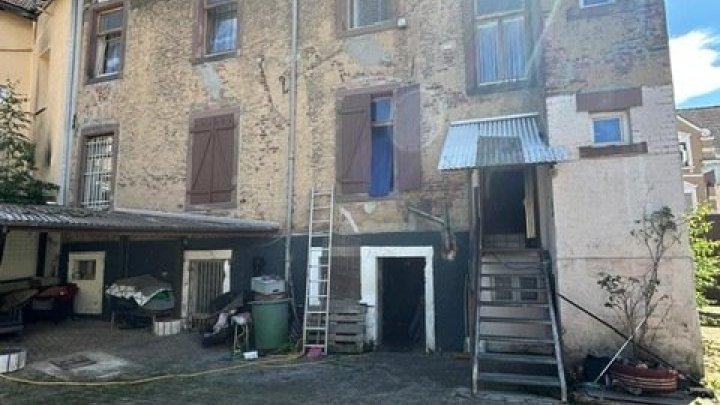 Zweifamilienhaus mit Gewerbeeinheit in Landsweiler - Reden zu verkaufen 