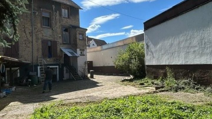 Zweifamilienhaus mit Gewerbeeinheit in Landsweiler - Reden zu verkaufen 
