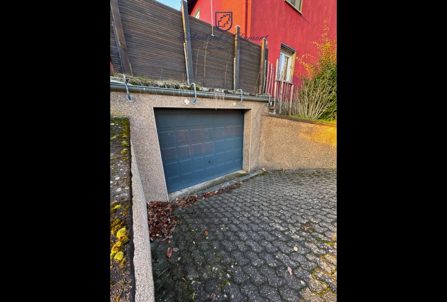Einfahrt zur Garage