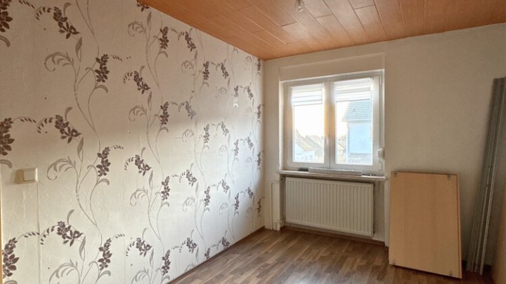 Gut geschnittenes Einfamilienhaus mit Garage und Garten