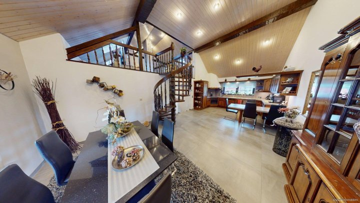 Sehr ruhig gelegenes Ein-Zweifamilienhaus mit schöner Gartenanlage & Garage mit Gartendurchfahrt