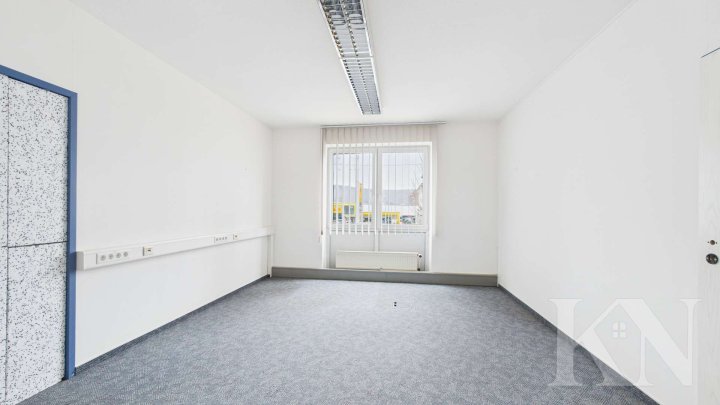 Büroflächen mit großem Konferenzraum – flexibel nutzbar auf drei Etagen in Dillingen!