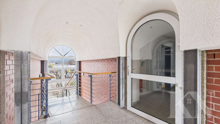 Büroflächen mit großem Konferenzraum – flexibel nutzbar auf drei Etagen in Dillingen!