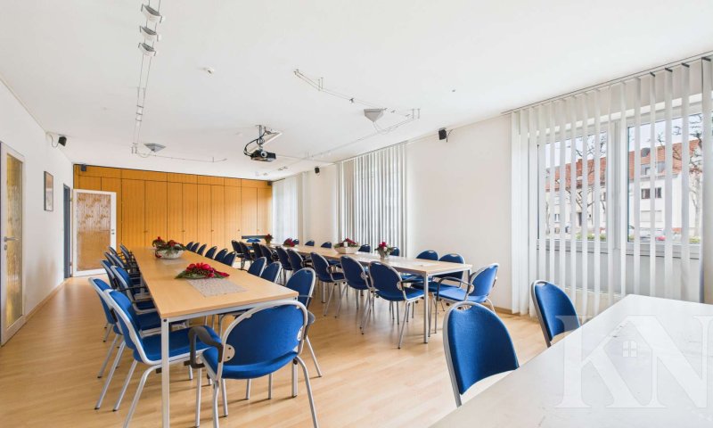 Büroflächen mit großem Konferenzraum – flexibel nutzbar auf drei Etagen in Dillingen!