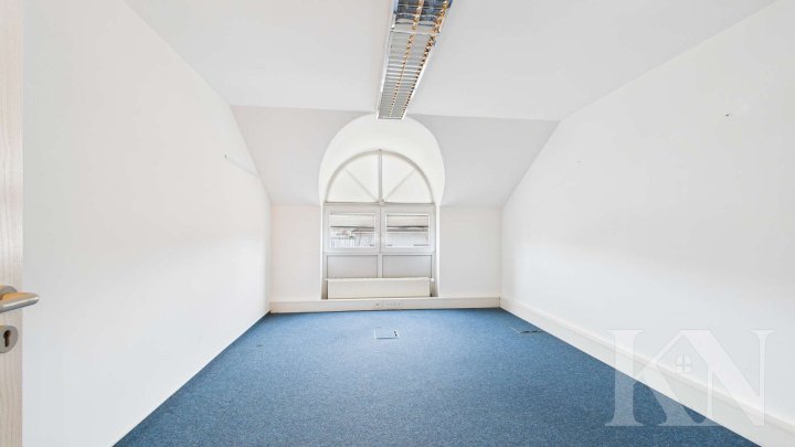 Büroflächen mit großem Konferenzraum – flexibel nutzbar auf drei Etagen in Dillingen!