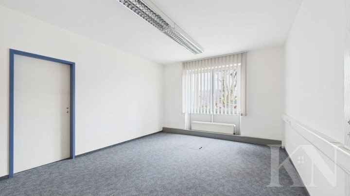 Büroflächen mit großem Konferenzraum – flexibel nutzbar auf drei Etagen in Dillingen!