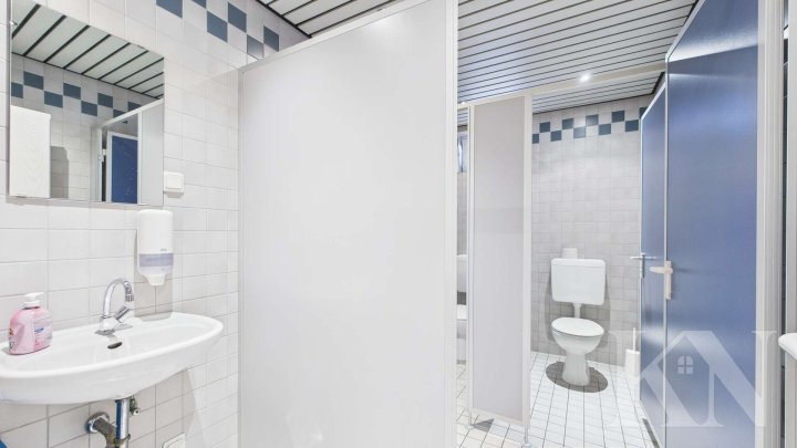 Büroflächen mit großem Konferenzraum – flexibel nutzbar auf drei Etagen in Dillingen!