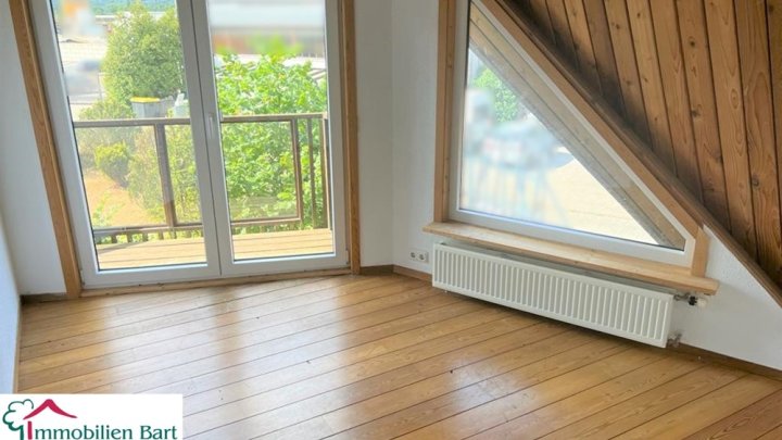 WOHNHAUS + BÜRO + 375 M² AUSSTELLUNG AUF 40 AR IN TOP LAGE!