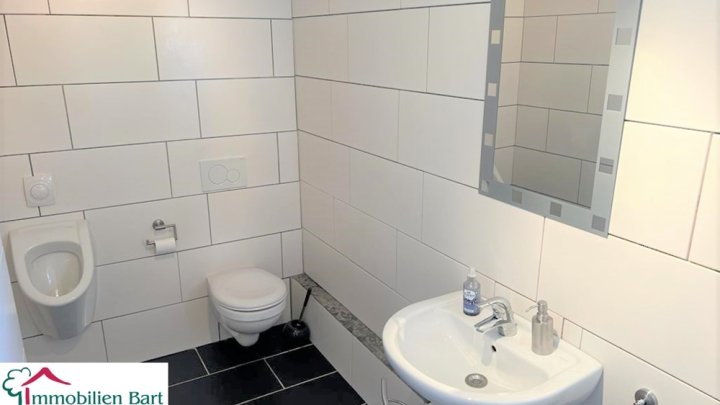 WOHNHAUS + BÜRO + 375 M² AUSSTELLUNG AUF 40 AR IN TOP LAGE!