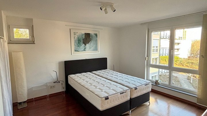 Möblierte 2-ZKB-Wohnung mit EBK, Garage und Balkon im Park Vauban