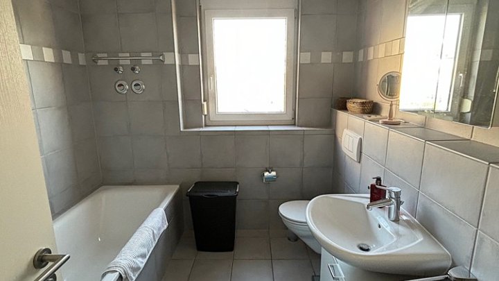 Möblierte 2-ZKB-Wohnung mit EBK, Garage und Balkon im Park Vauban