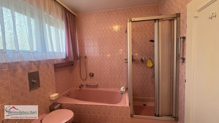 METTLACH HÖHENLAGE! BUNGALOW MIT EINLIEGERWOHNUNG, GARTEN UND 2 GARAGEN