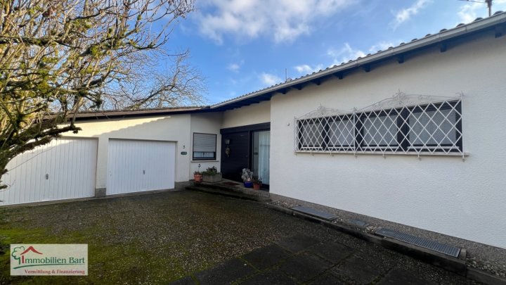 METTLACH HÖHENLAGE! BUNGALOW MIT EINLIEGERWOHNUNG, GARTEN UND 2 GARAGEN
