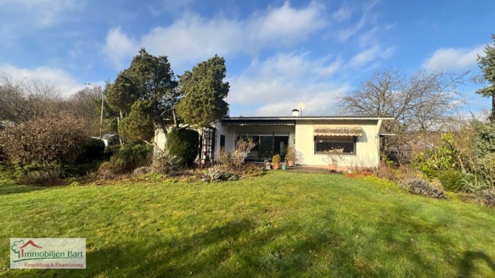 METTLACH HÖHENLAGE! BUNGALOW MIT EINLIEGERWOHNUNG, GARTEN UND 2 GARAGEN